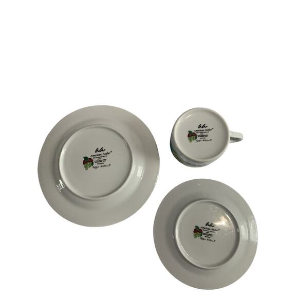 (4) American Atelier DELICIOUS Salad Plates Saucers Mugs Vintage Strawberries - Picture 12 of 14